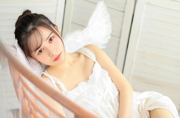提亮功效国产精华