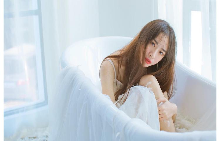 新版高压监狱4的智能监控系统