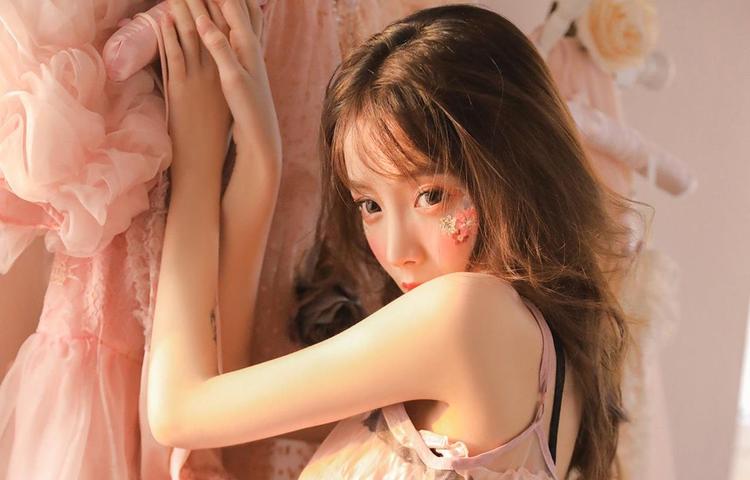 围绕小寡妇汆白肉创作的经典歌曲