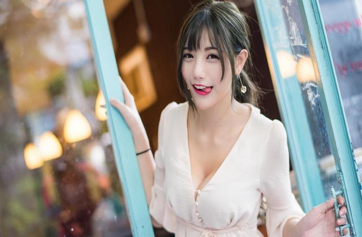张筱雨艺术PPT模板设计风格